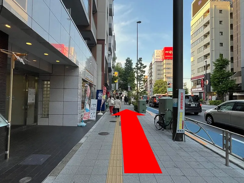 駅を出たら、真っ直ぐいきます。